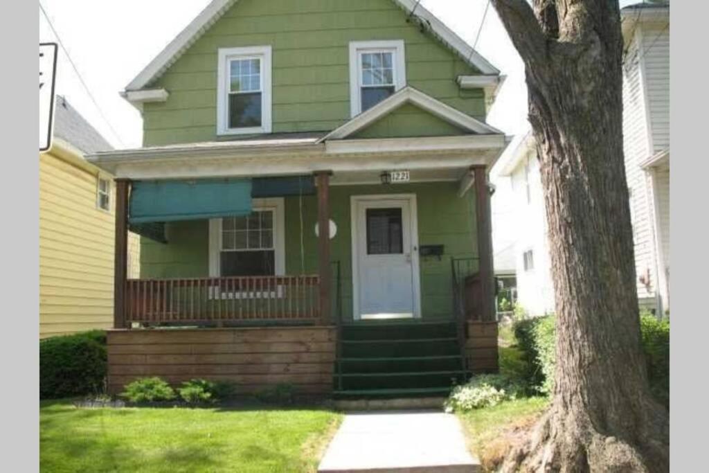 The Oakwood Cottage- With Private Yard & Parking, Minutes From Falls & Casino By Niagara Hospitality Niagara Şelalesi Dış mekan fotoğraf