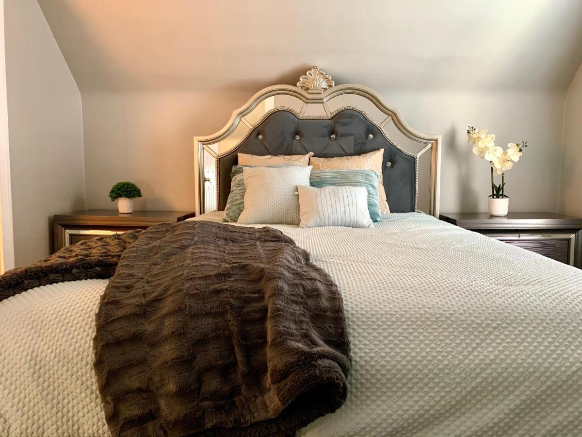 The Oakwood Cottage- With Private Yard & Parking, Minutes From Falls & Casino By Niagara Hospitality Niagara Şelalesi Dış mekan fotoğraf